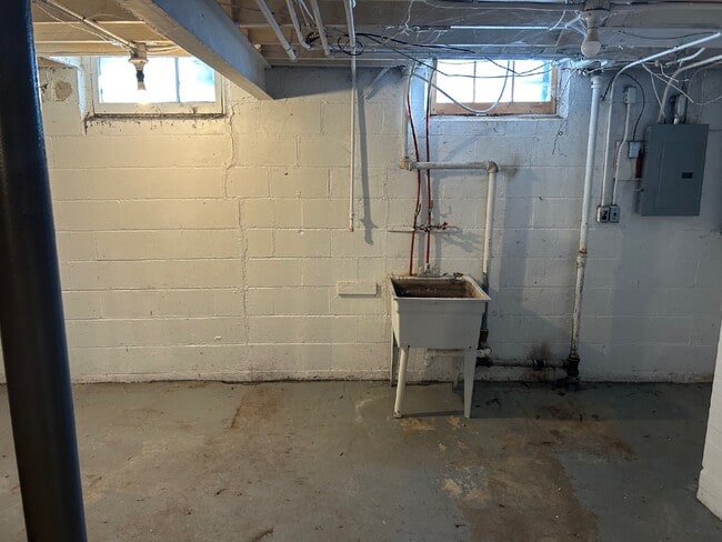 Foto del edificio - "Charming 3-Bed, 2-Bath Gem on North 42nd ...