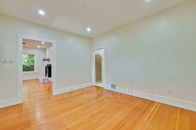 Building Photo - 315 Melville Ave