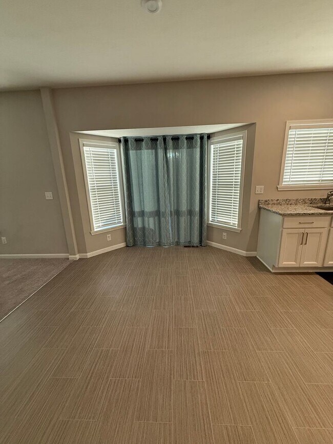 Building Photo - Silver Creek Meadows Subdivision