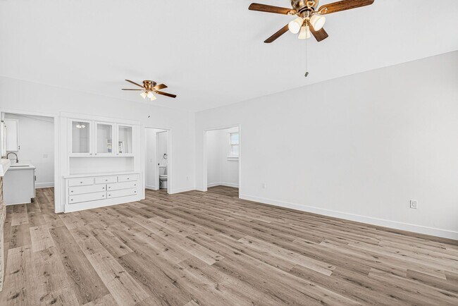 Foto del edificio - 1045 E 4th St