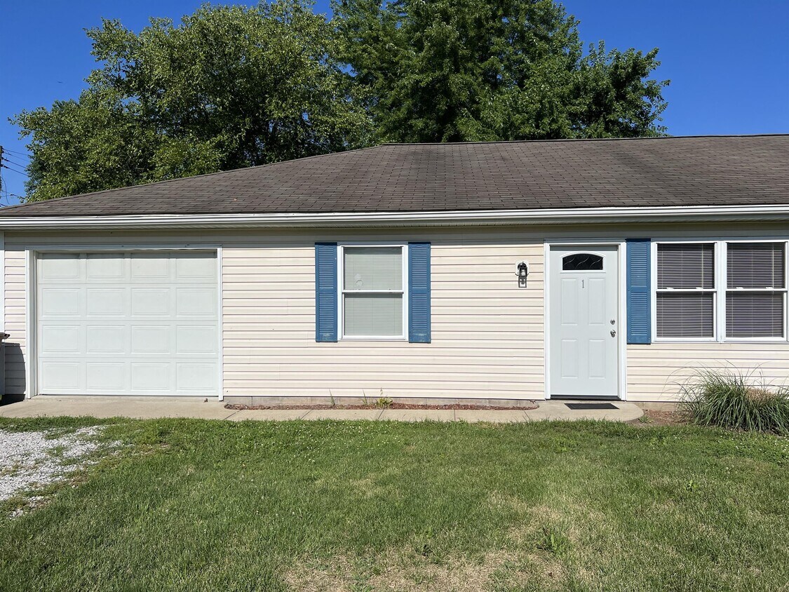 21 W Collins St, Brazil, IN 47834 House for Rent in Brazil, IN