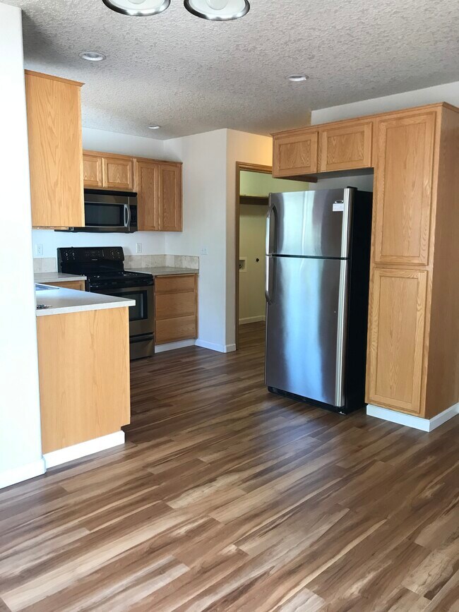 2411 NW 3rd Way, Battle Ground, WA 98604 Townhome Rentals in Battle