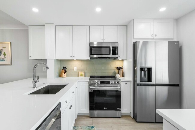 Building Photo - 2525 Florida Blvd