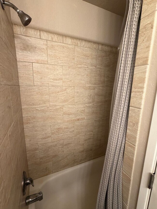 Foto del edificio - Serene Park-Like Sanctuary | Large Updated Townhome with Wooded Views, 3 bathrooms and 2 large be...