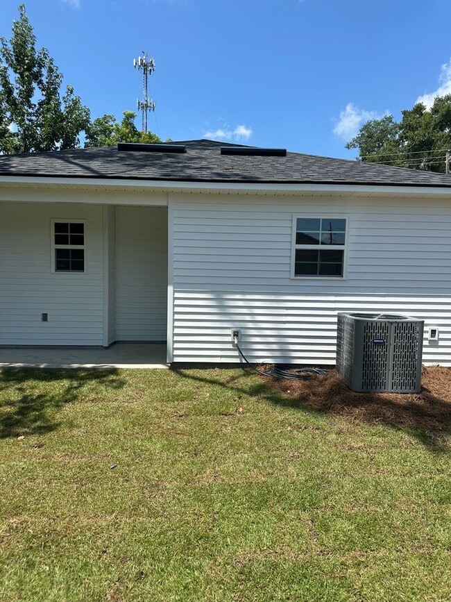 Building Photo - 1528 Woodard St