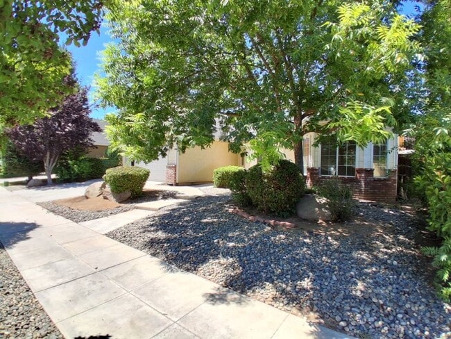 Foto del edificio - Desirable Clovis Single-Level Home: 3-bedroom, 2-bathroom