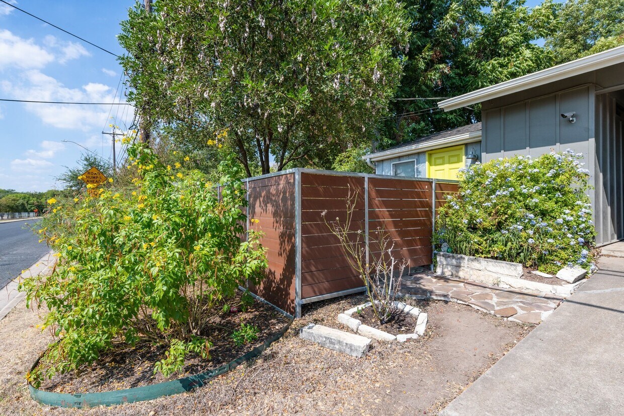 Foto principal - 5500 Westminster Drive