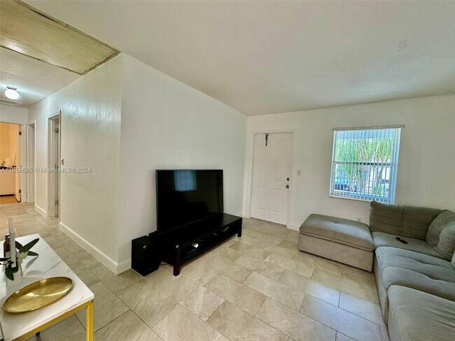Building Photo - 9951 Dominican Dr
