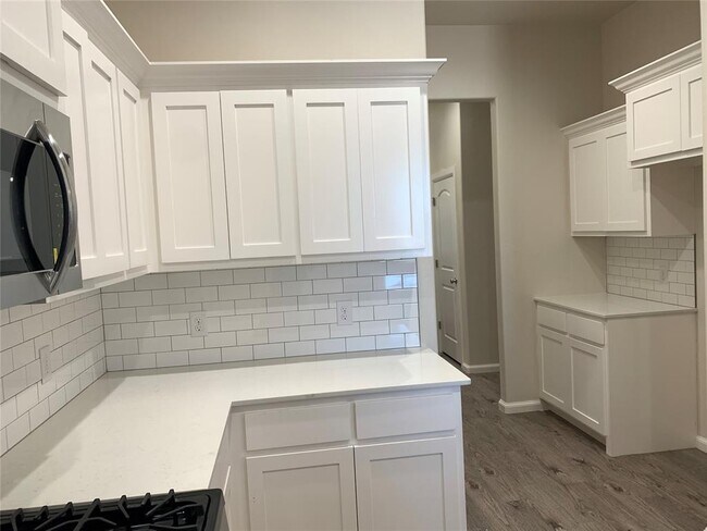 Foto del edificio - 4700 Enclave Ln