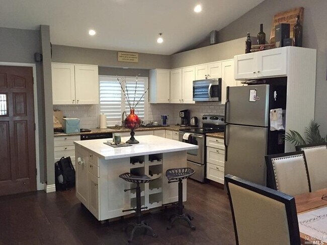 Building Photo - 899 Professional Dr