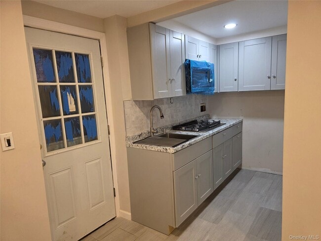 Building Photo - 8 Holly Ct