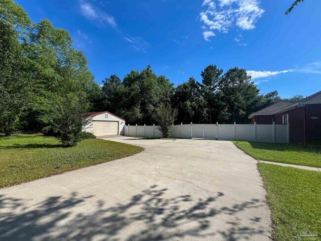 Building Photo - 2685 Segrest Rd