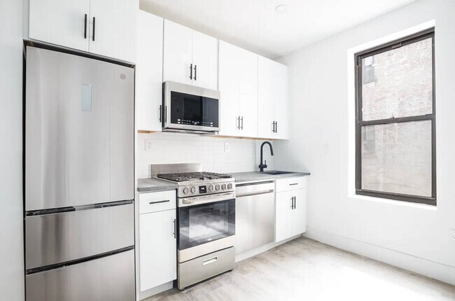 Building Photo - 31-36-36 32nd St