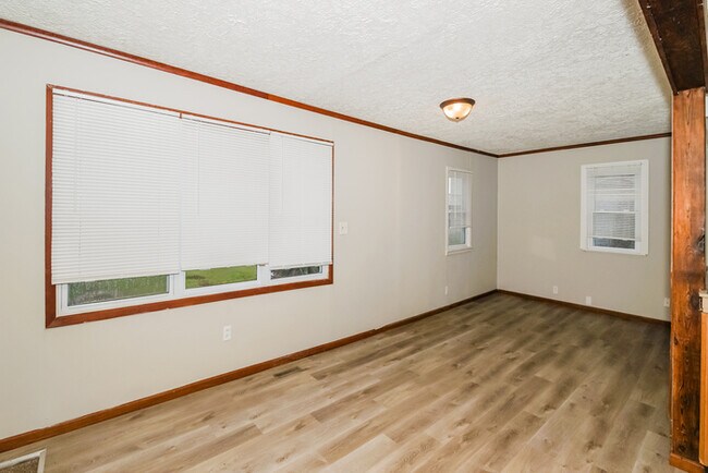 Building Photo - COMING SOON!! 3 Bedroom, 1 Bathroom house ...