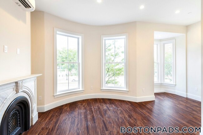 Building Photo - 1902 Washington St