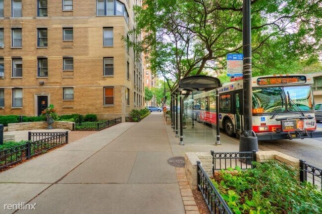 Foto del edificio - 2970 N Sheridan Rd