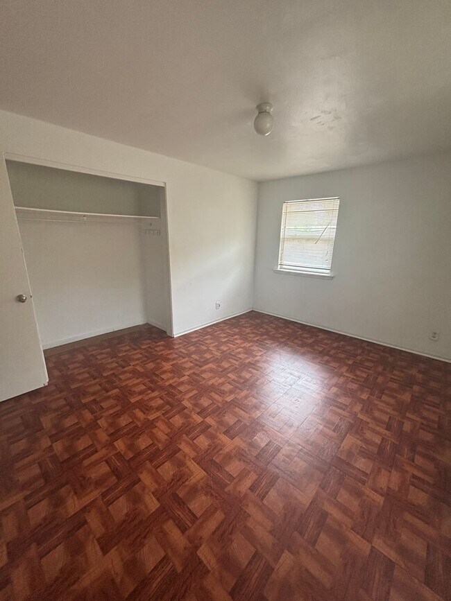 Foto del edificio - MB 8205-8207 Antioch Rd