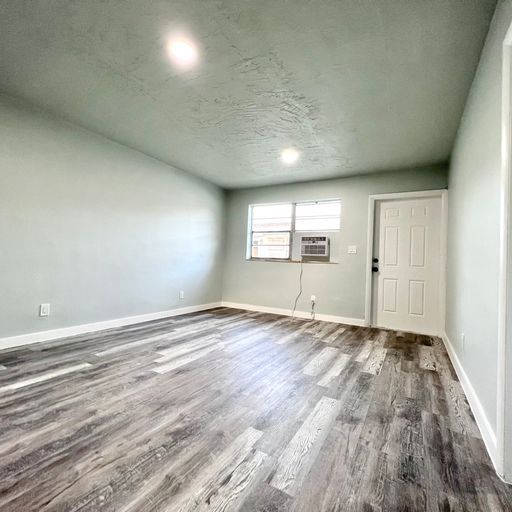Foto del edificio - 837 NW 10th St