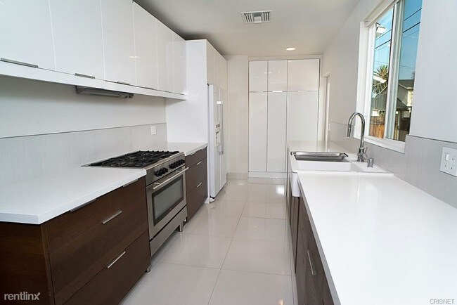 Building Photo - 4 br, 2 bath House - 10011 Sophia Ave