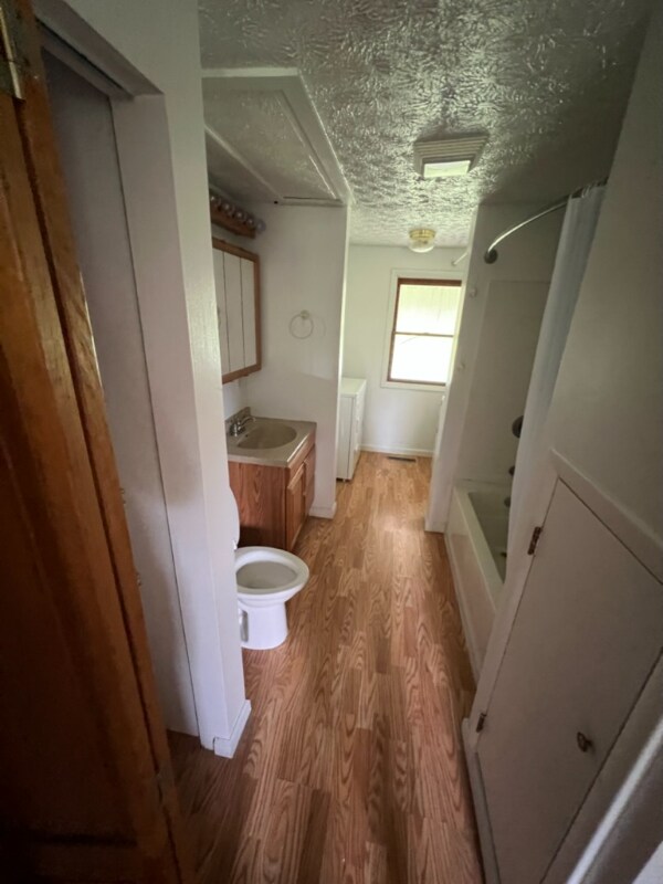 Building Photo - 493 Brookside Dr