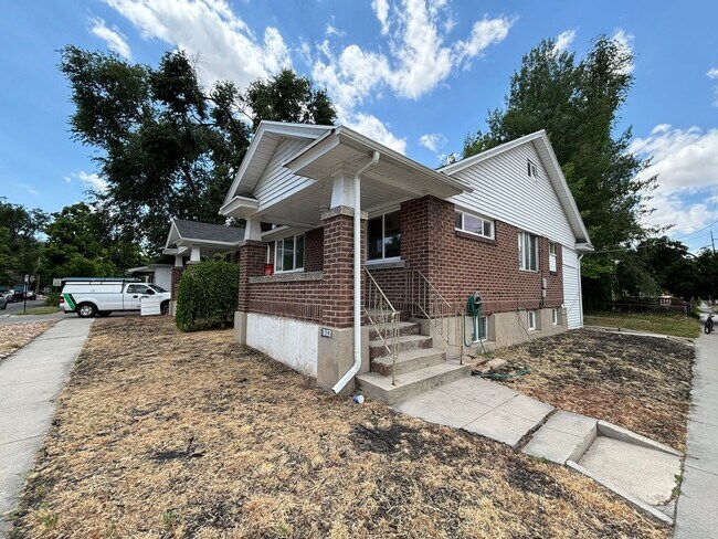 Building Photo - 602-604 S Park St DUPLEX