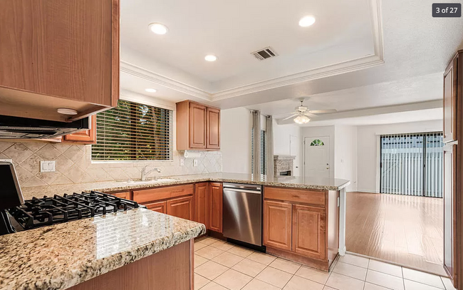 Building Photo - 2050 Los Feliz Dr