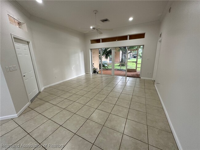 Foto del edificio - 2801 Lake June Blvd