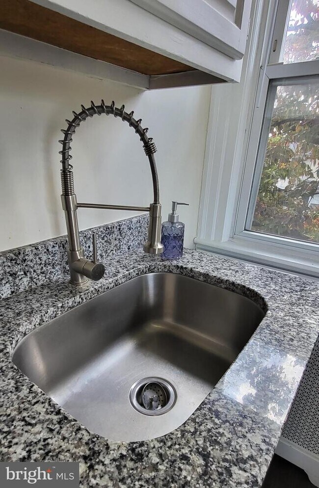 Foto del edificio - 336 S Cedar Ln