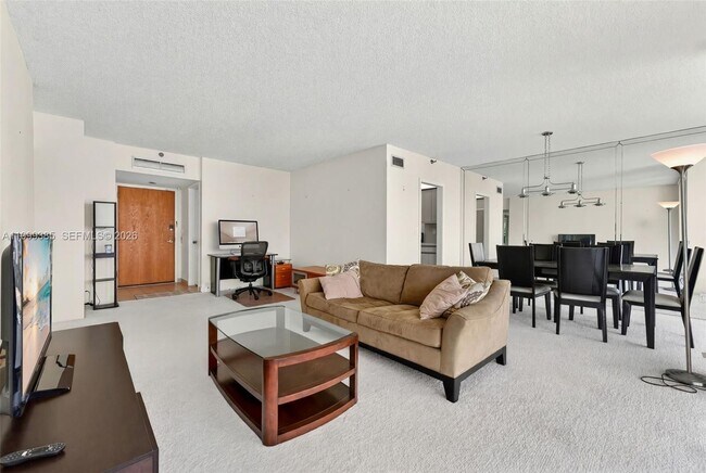 Foto del edificio - 19355 Turnberry Way