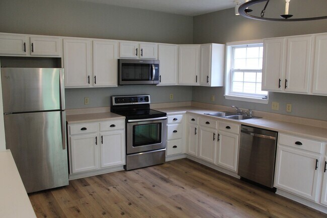 Foto del edificio - Beautiful Ranch Home in Avon!
