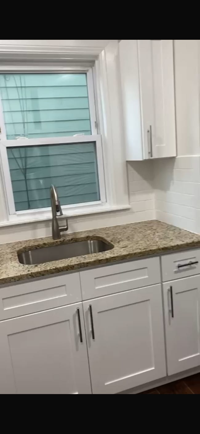 Building Photo - 832 Gibbons Ct