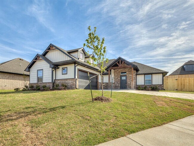 Foto del edificio - 8401 HazelWood Wy