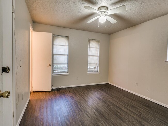 Building Photo - 3204 Parker Dr
