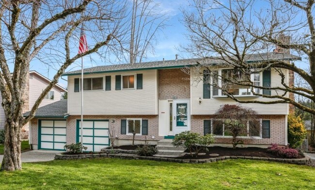 Foto del edificio - Beautifully Updated 4BR Split-Level Home i...