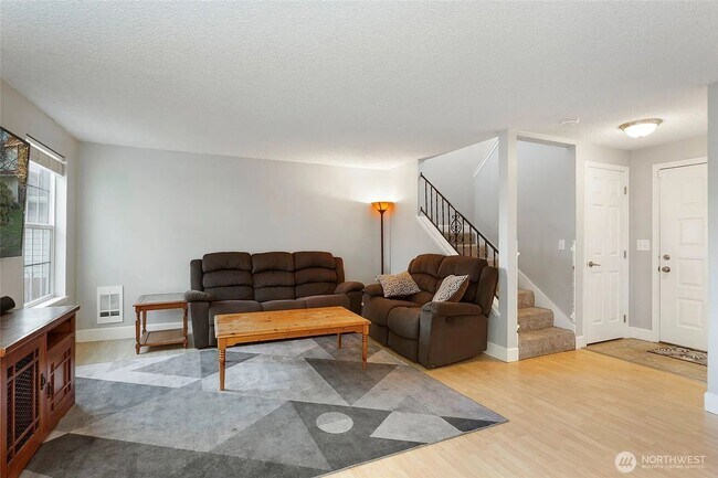 Building Photo - 713 8th Ave Pl NW