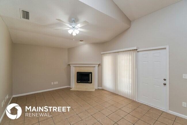 Building Photo - 579 Charles Pinckney St