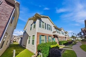 Building Photo - 1929 Kemah Village Dr