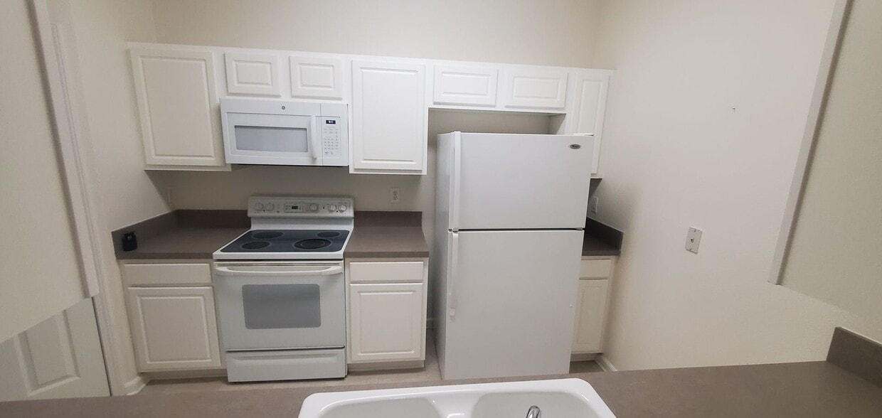 Foto principal - 3/2 Condo in Gated Community