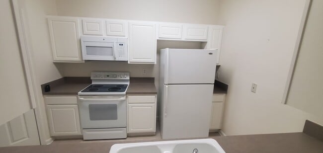 3/2 Condo in Gated Community - 3/2 Condo in Gated Community