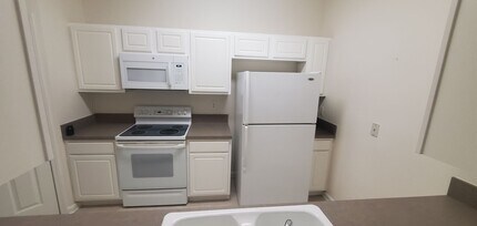 Building Photo - 10550 Baymeadows Rd