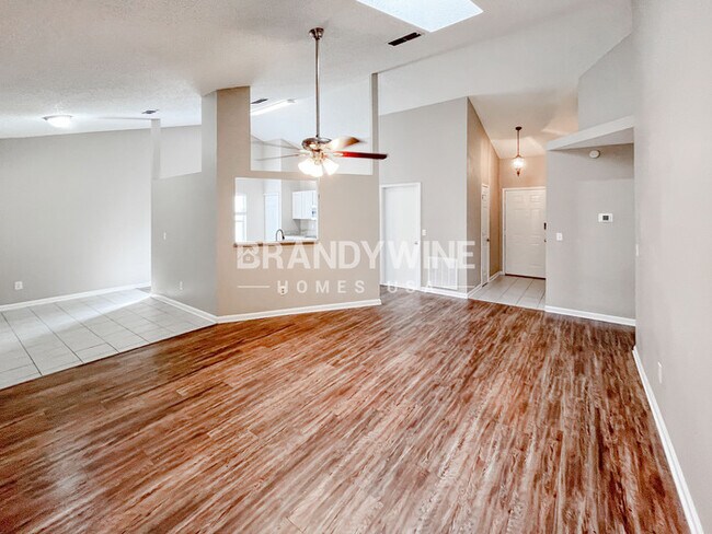 Foto del edificio - 439 Moby Dick Dr N