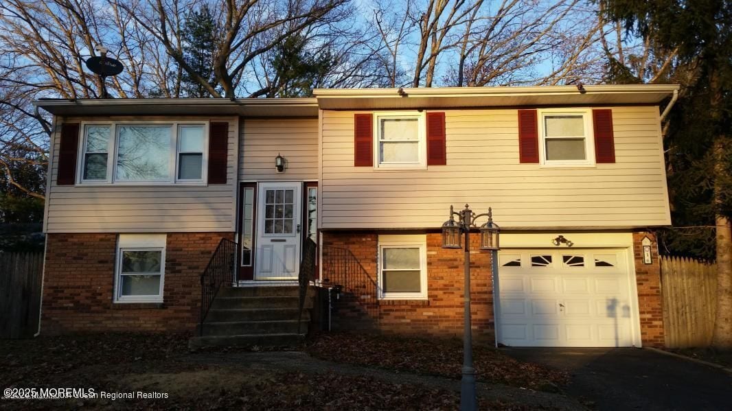 Primary Photo - 16 Oak Leaf Ln