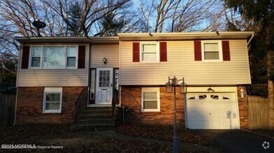 Building Photo - 16 Oak Leaf Ln