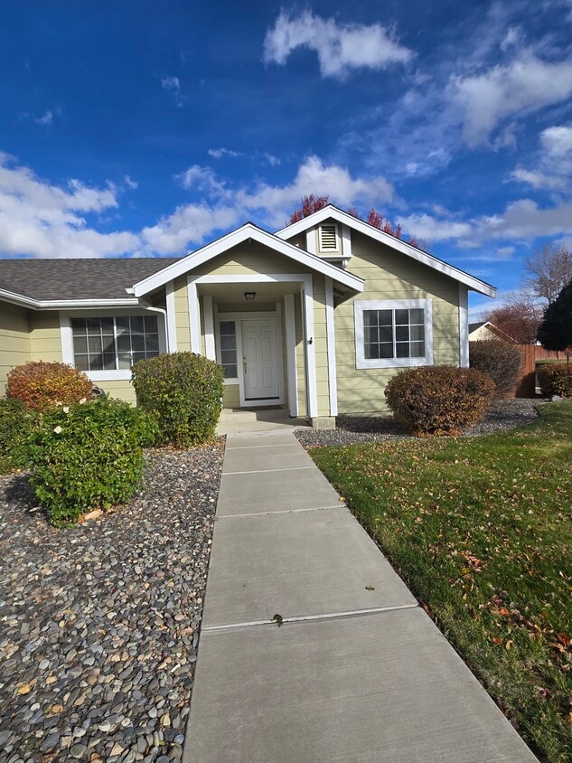 Primary Photo - 1749 Bougainvillea Dr