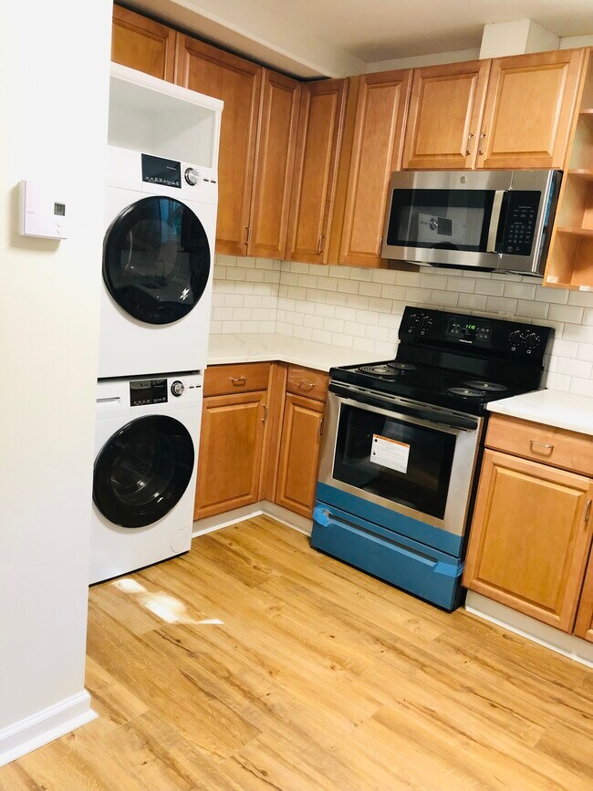 26 E Hills Dr Unit 26, New Canaan, CT 06840 Condo for Rent in New