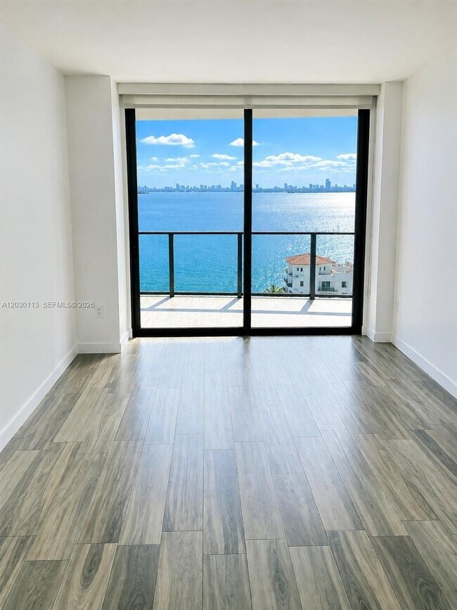 Foto del edificio - 460 NE 28th St