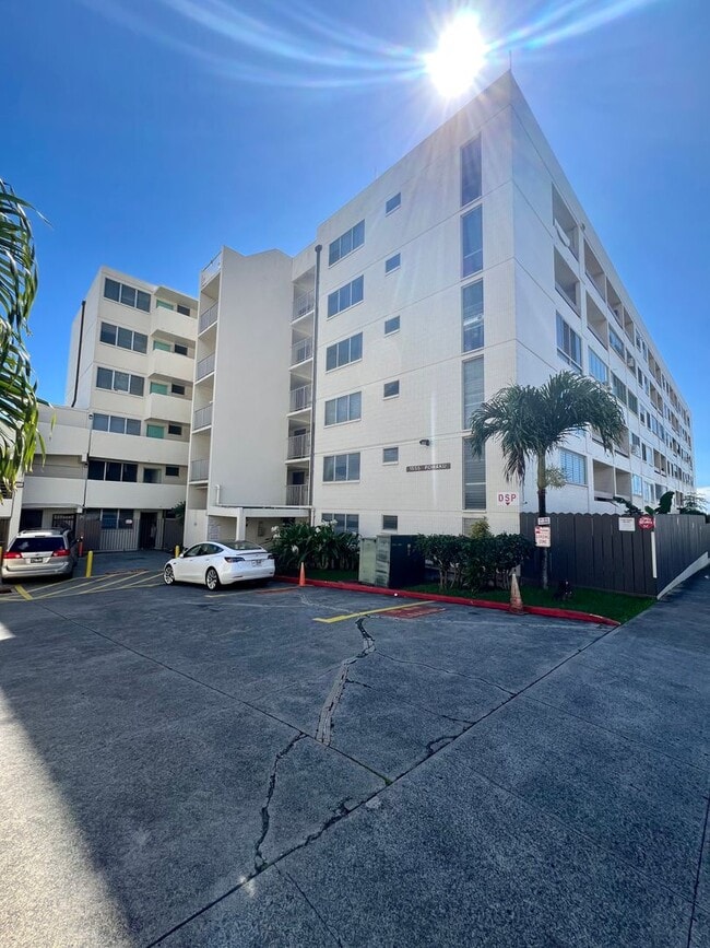 Building Photo - 1555 Pohaku St
