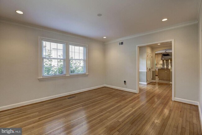 Foto del edificio - 5119 Manning Dr