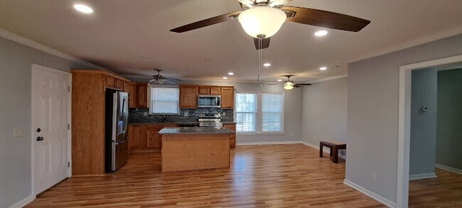 Foto del edificio - Magnificent Remodel Three Bedroom Home!