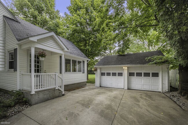 Foto del edificio - 3 br, 2 bath House - 2740 Fairfield Ave